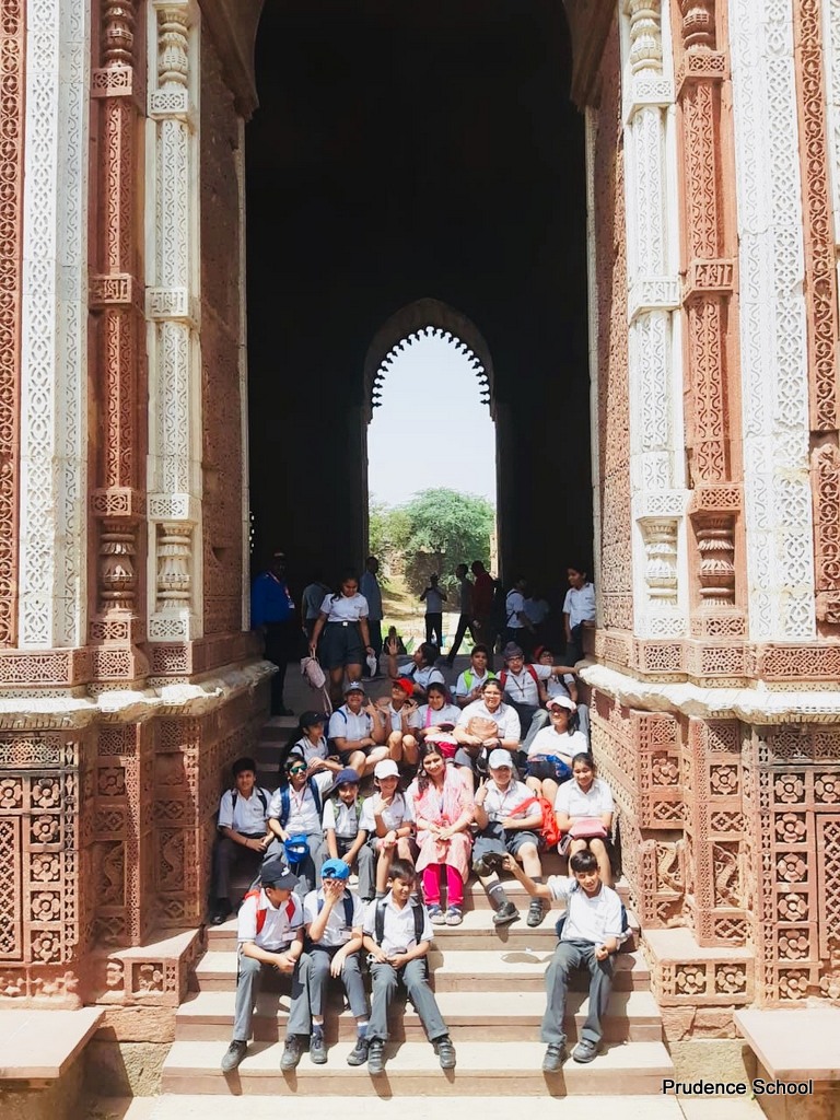 Ithihaas-walk-to-Qutub-Complex-G7-n2